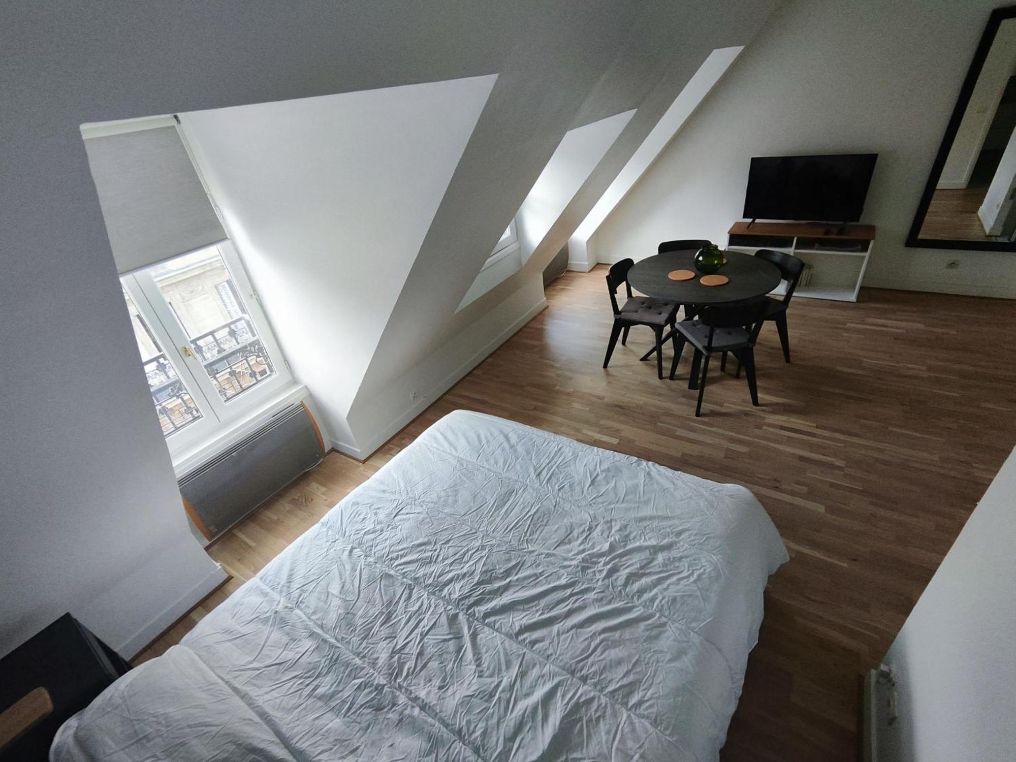 Appartement Rue De Berri - 8 Paris